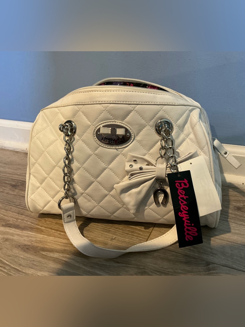 NWT  Betsey Johnson Betseyville Quilted Bow Purse Handbag
